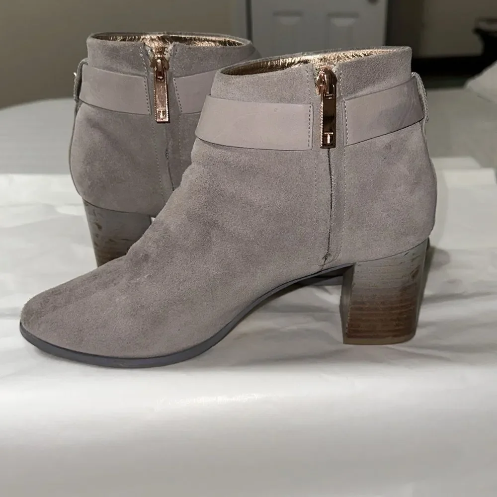 Ted Baker 40.5 Ainthe Ankle Booties in Light Grey Rose Gold
